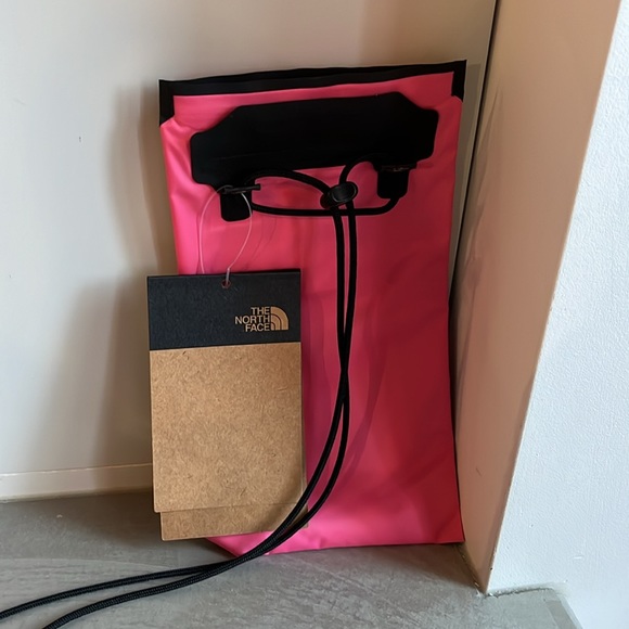 Supreme x The North Face Prim Pink Outer Tape Seam Pouch - Picture 3 of 8